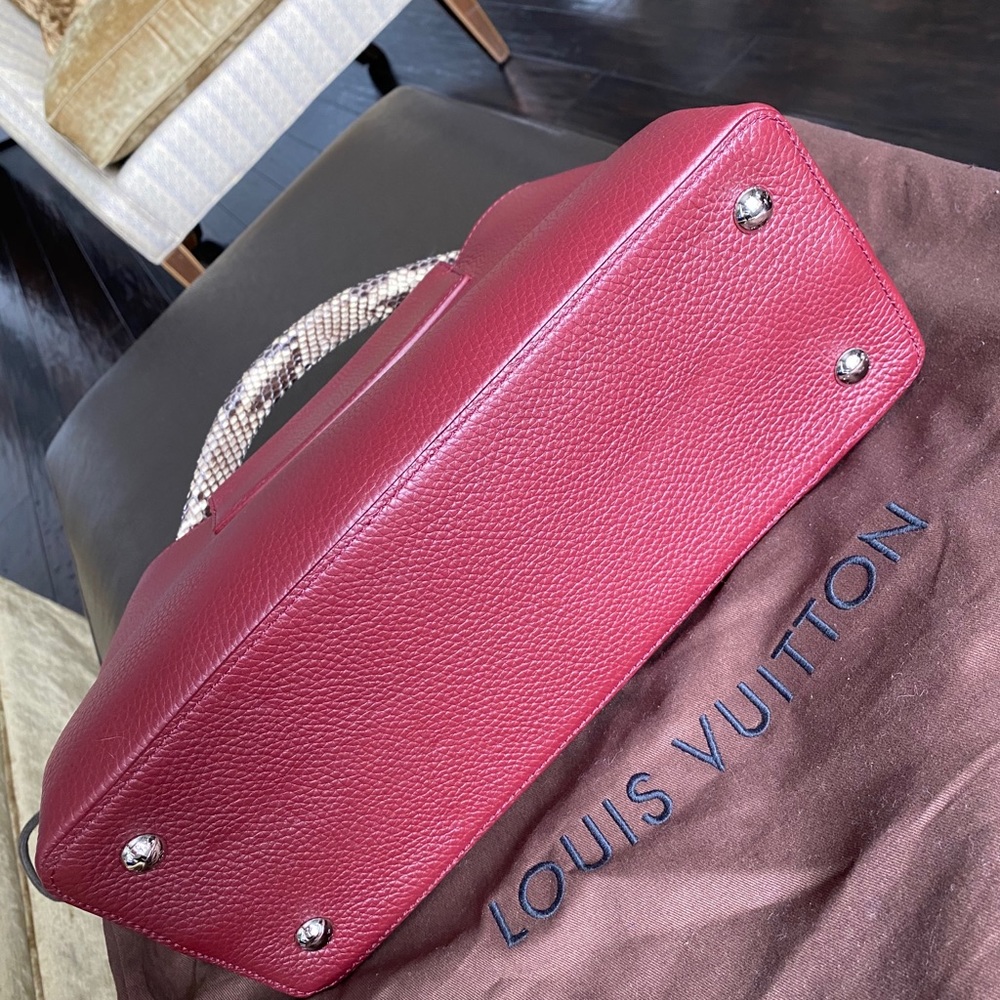 ❗️SOLD❗️💯% Auth LV Capucines MM python handle - Picture 4 of 16